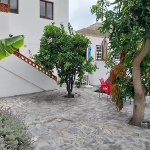 https://casa-el-hoyo-hermigua.in-canary-islands.com